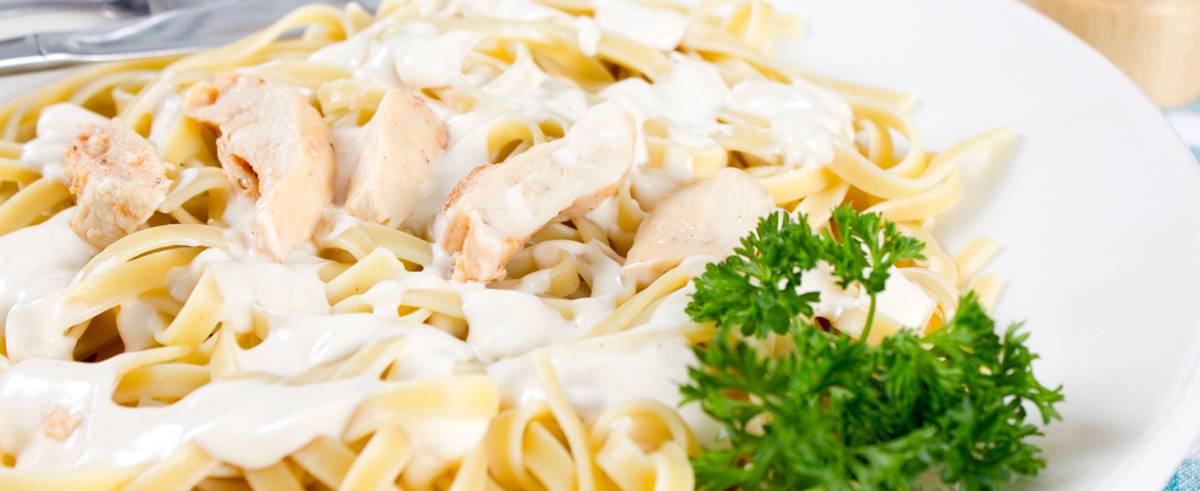 Si eres amante de la pasta con atún, con esta receta podrás agregar nuevos y deliciosos ingredientes como la mayonesa, sabemos que te va a encantar ¡Manos a la obra!
