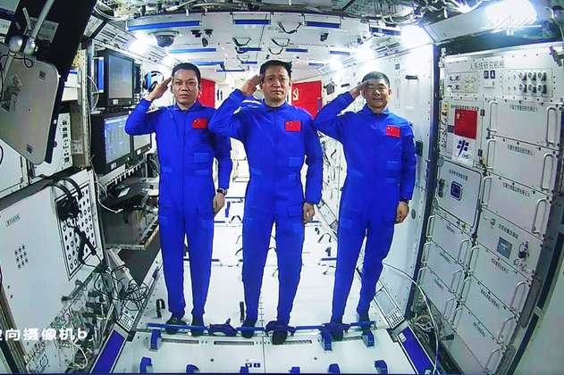 Astronautas chinos hacen nueva caminata especial