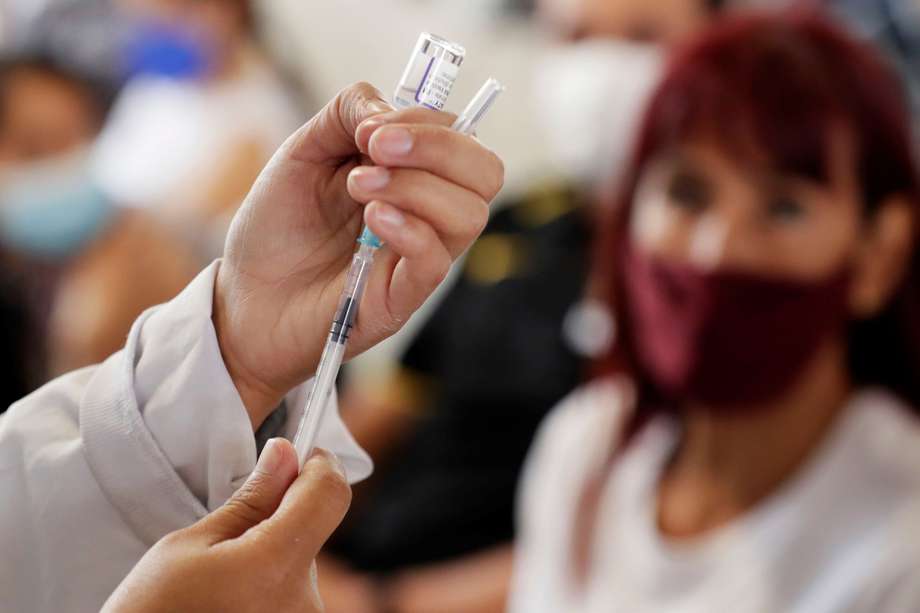 La Secretaría de Salud de Cali espera cumplir con la meta de vacunación para el próximo 28 de febrero. EFE/Carlos Ortega
