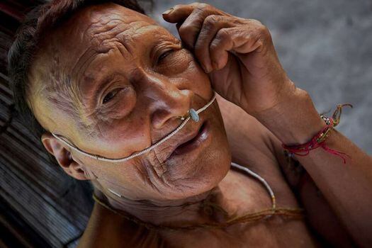Raya, un anciano nahua. Más de la mita de su pueblo fue aniquilado tras la apertura de su tierra a la exploración petrolífera. / Cortesía de Survival