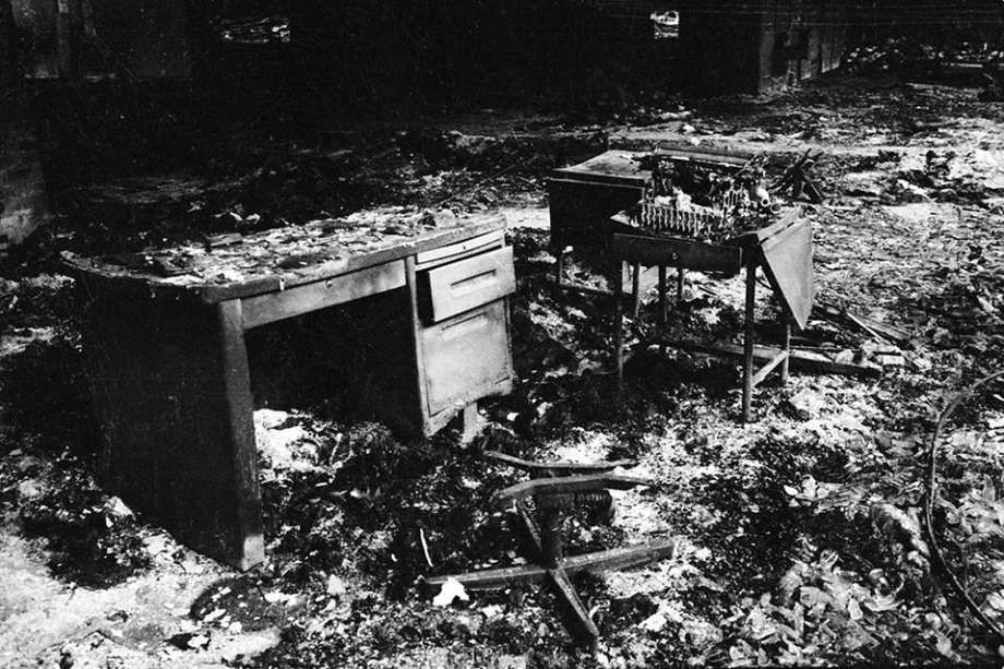  El fuego arrasó con todo en el Palacio de Justicia.  El rastro del holocausto fue la primera evidencia del horror.  / Archivo - El Espectador