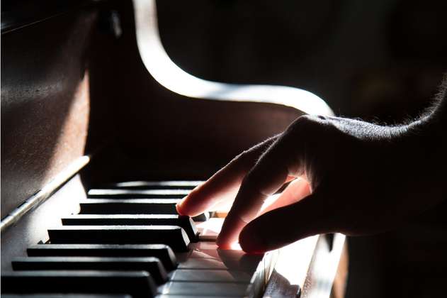 Simón Vlásov debutó en la nueva edición del Festival Internacional de Piano UIS
