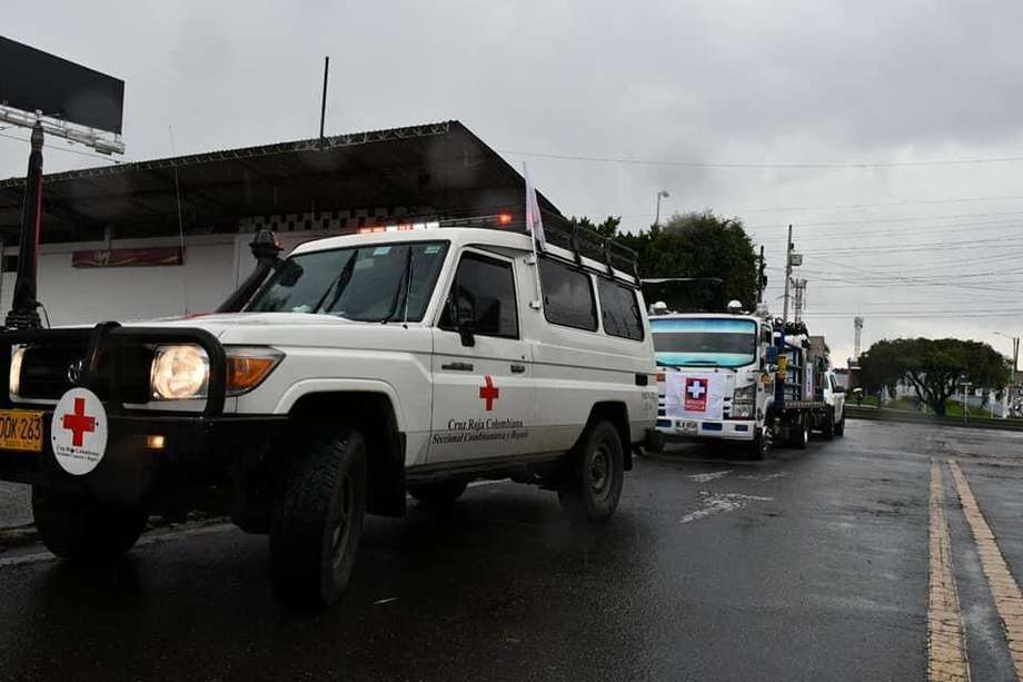  La Cruz Roja Colombiana está acompañando las caravanas humanitarias para llevar oxígeno y medicamento a varios municipios.