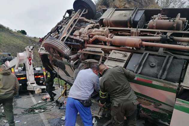 Grave accidente de un bus en la vía Panamericana deja, al menos, 20 muertos
