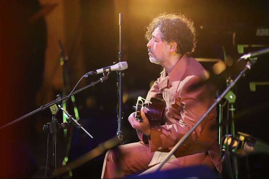 Manuel García durante un concierto en México.