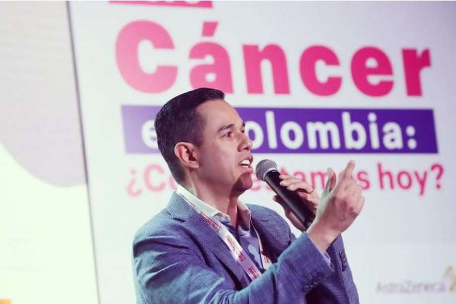El periodista en una conferencia sobre el cáncer en Colombia vía Instagram