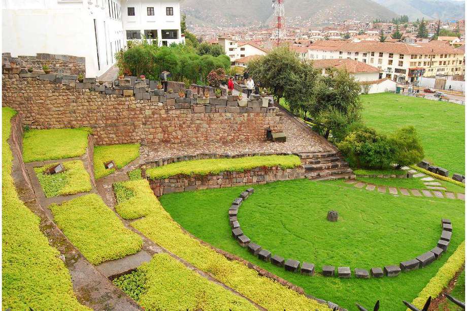 Los muros prehispánicos, así como las demás construcciones de los incas, son la memoria histórica del pueblo. De ahí se entiende que los daños ocasionados por la construcción de un hotel en la ciudad se entienda como una amenaza a la identidad e historia de sus descendientes.