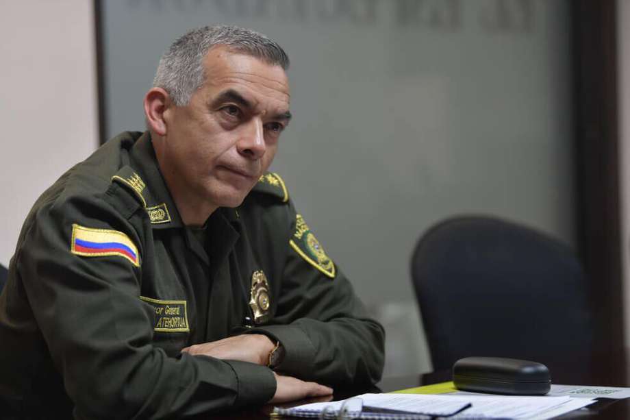 Director general de la Policía, Óscar Atehortúa. 