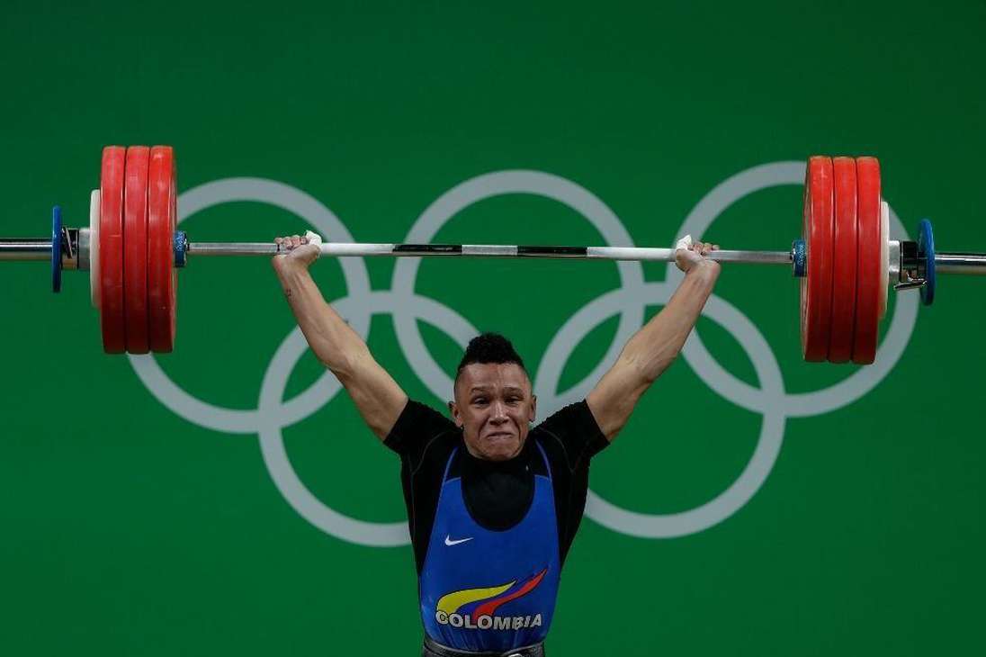 Luis Javier Mosquera ganó medalla de bronce en Río 2016. El pesista vallecaucano terminó en el cuarto lugar en la categoría de 69 kilogramos detrás de Izzat Artykov de Kirguistán, que fue descalificado casi tres años después por una prueba antidopaje adversa.