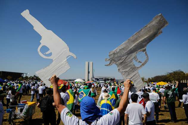 Niño con fusil de juguete es un “ejemplo de civismo” para Brasil, según Bolsonaro