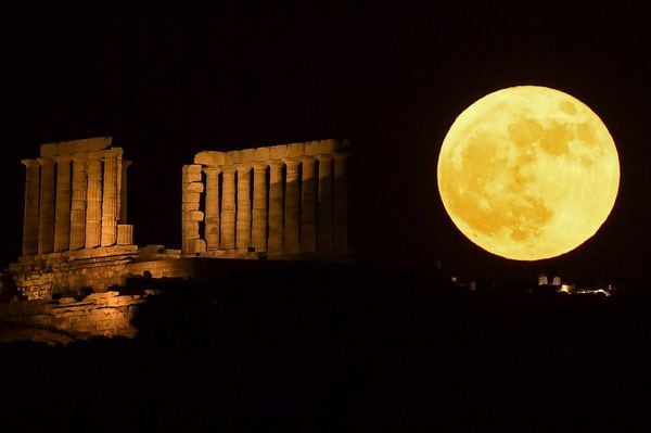 Aunque la Luna está más cerca de la Tierra, va desde el domingo 12 de junio hasta el miércoles 15 de junio, el mejor momento para verla fue el 14 de junio. Así se vio en Atenas (Grecia). Angelos Tzortzinis / AFP