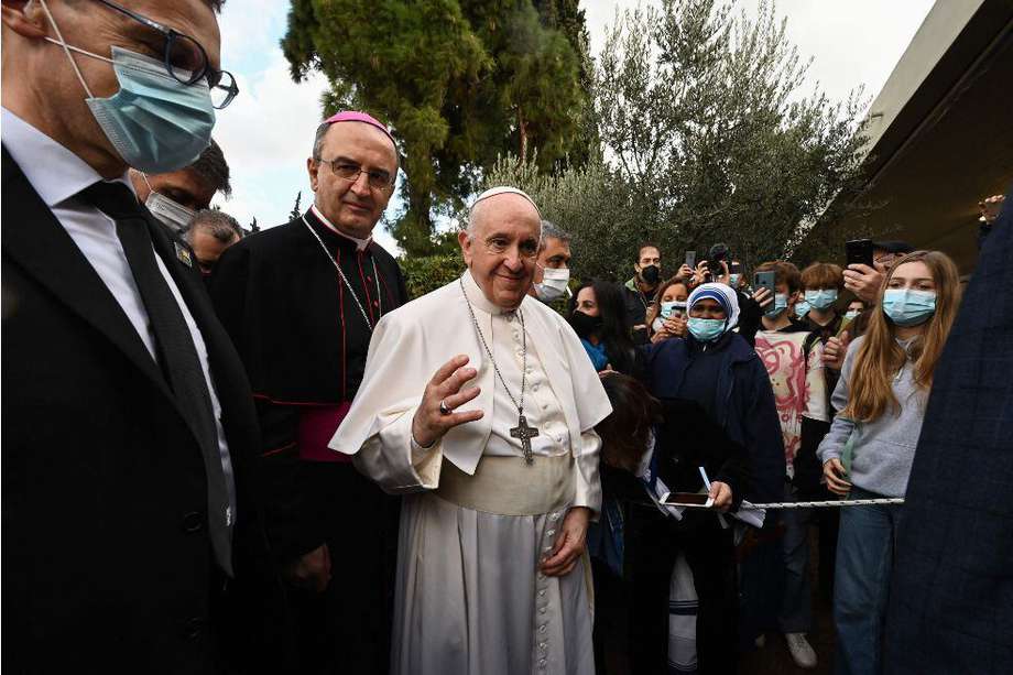 En su viaje a Grecia, el Papa Francisco hizo un llamado a mejorar el trato que Europa le da a los migrantes. / Andreas Solaro- AFP