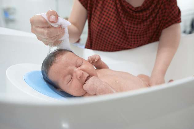 Primer baño del bebé: cómo hacerlo y cada cuánto