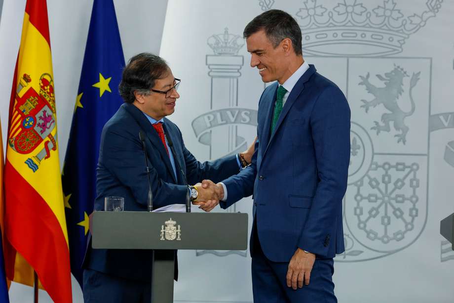 Pedro Sánchez y el presidente Gustavo Petro durante una reunión en el Palacio de la Moncloa en Madrid. EFE/ J.J.Guillen

