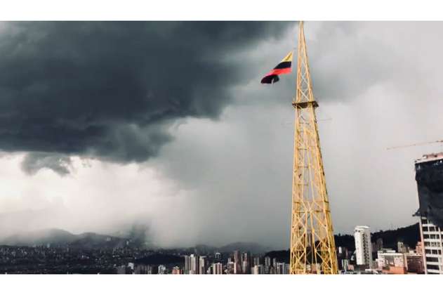 El fuerte aguacero que causó caos en Medellín