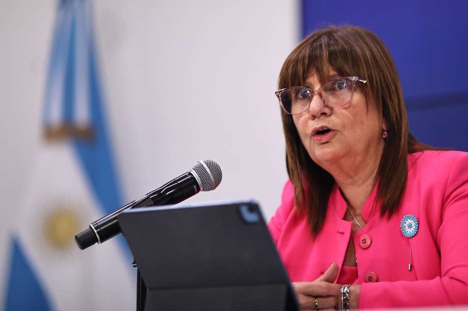 La Ministra de seguridad de Argentina, Patricia Bullrich habla durante una rueda de prensa en Buenos Aires (Argentina). 