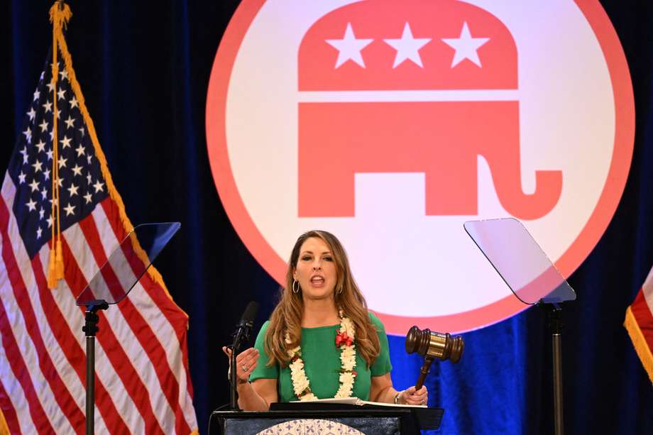 La presidenta del Partido Republicano, Ronna McDaniel, habla después de ser reelegida durante la reunión de invierno del Comité Nacional Republicano de 2023 en Dana Point, California, el 27 de enero de 2023.