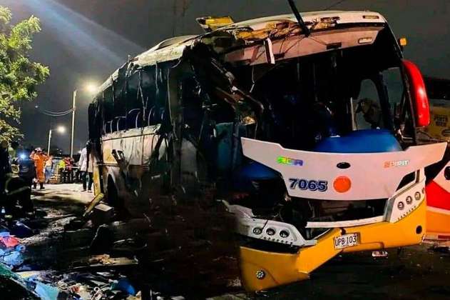 Accidente de un bus en Santa Marta dejó dos personas fallecidas y 35 heridas