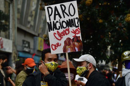 Marchas, protestas y disturbios en el centro de Bogotá, lo que genero enfrentamientos entre los manifestantes y el Esmad.
