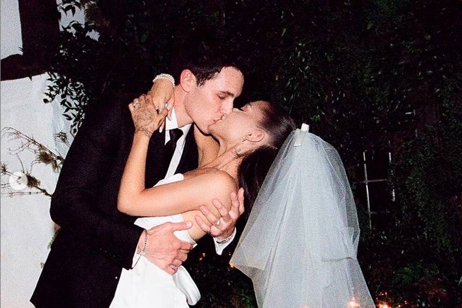 Así fue el conmovedor matrimonio entre Ariana Grande y Dalton Gómez en su boda. 