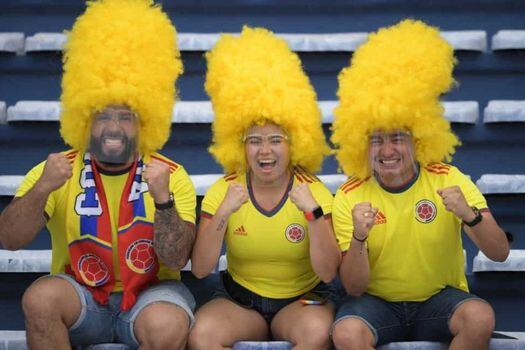 Los aficionados de la selección de Colombia en el partido contra Argentina, encuento que marcó el regreso del publico en el Estadio Metropolitano de Barranquilla.