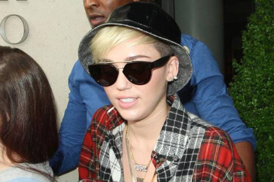Miley Cyrus atribuye su éxito al karma