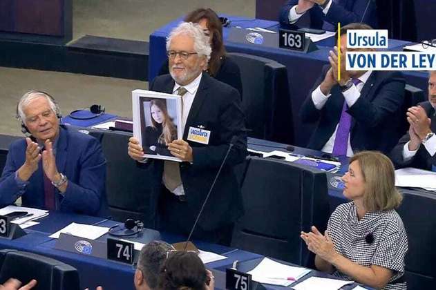 Aplausos a Héctor Abad Faciolince en la Unión Europea por el #AguantaUcrania