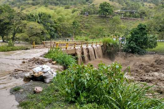 El desbordamiento de del río Nechí tiene en alerta a otros dos municipios. 