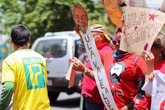 Luiz Inácio Lula da Silva aún tiene muchos seguidores en Brasil. Hoy fue condenado en otro caso de corrupción. / AFP