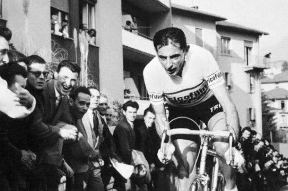 Fausto Coppi ganó en dos ocasiones el Tour de Francia (1949 y 1952) y se coronó en cinco oportunidades campeón del Giro de Italia (1940, 1947, 1949, 1952 y 1953).  / AFP