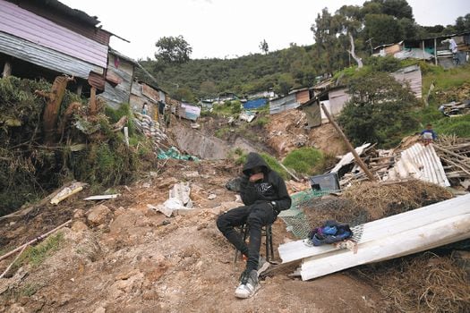 El deslizamiento en el barrio Tocaimita, en Usme, dejó 66 personas damnificadas, quienes vivían en una zona de alto riesgo. / Mauricio Alvarado