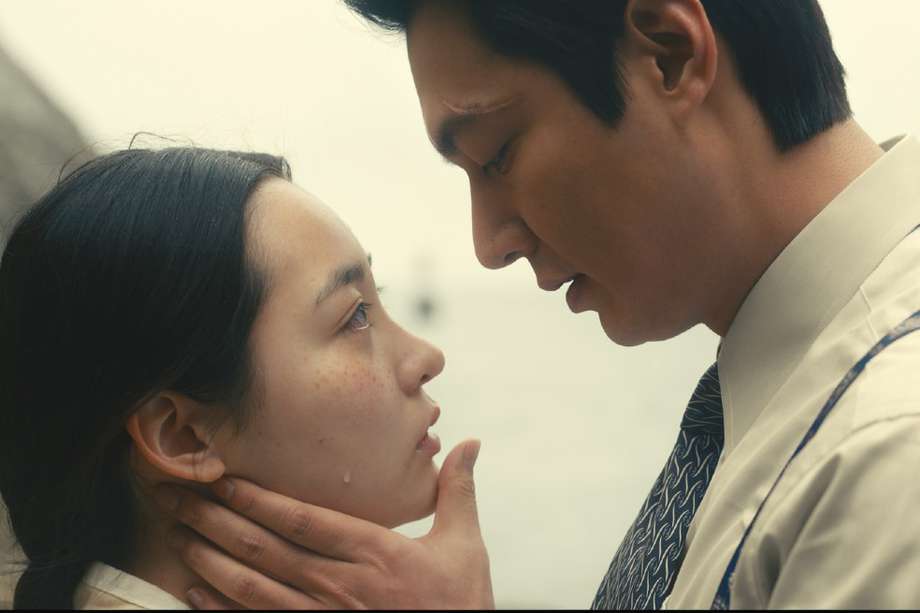 Lee Minho and Minha Kim in “Pachinko,” premiering March 25, 2022 on Apple TV+.