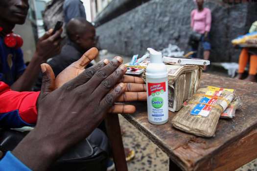 Países del oeste de África intensifican sus esfuerzos para contener el ébola