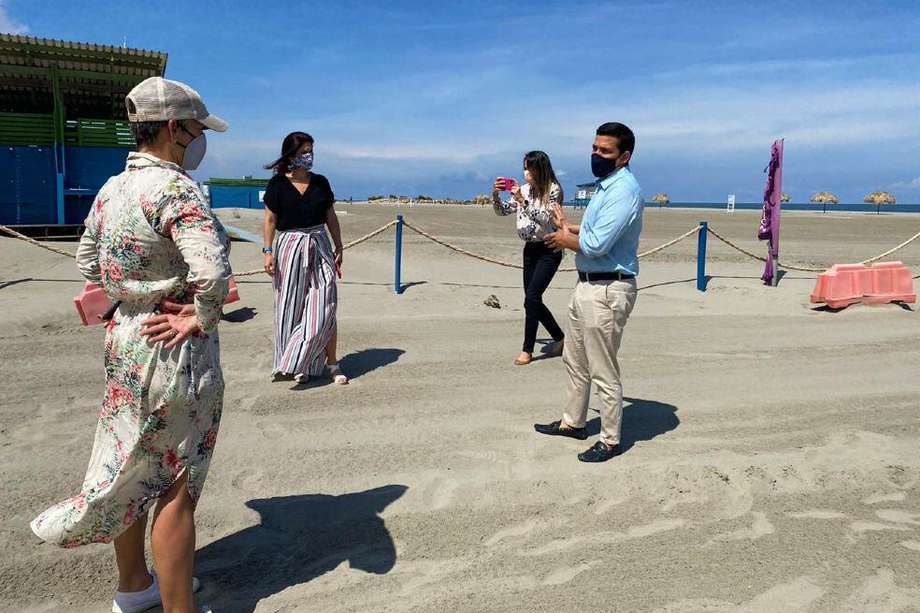 La Presidente de Fontur, Raquel Garavito, visitó Playa Azul junto al presidente de Corpoturismo, Irvin Pérez.