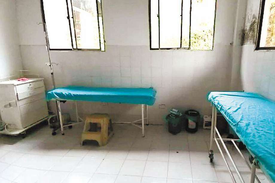 El Centro de Salud E.S.E. Saúl Quiñonez tiene dos camas pediátricas, cuatro de adultos y una sala postoperatoria. 