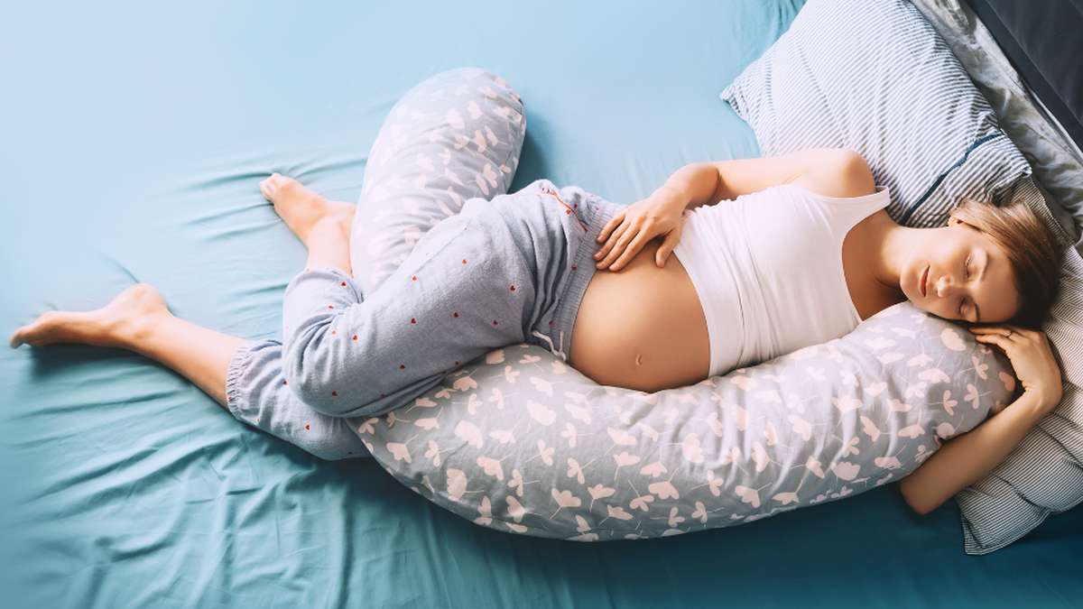 Almohadas para embarazadas, ¿por qué son necesarias y cómo escogerlas?