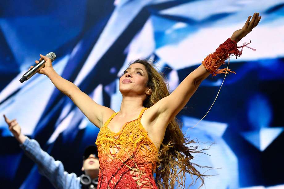 Shakira salió de sorpresa en la noche del viernes al escenario de Coachella, junto al argentino Bizarrap.
