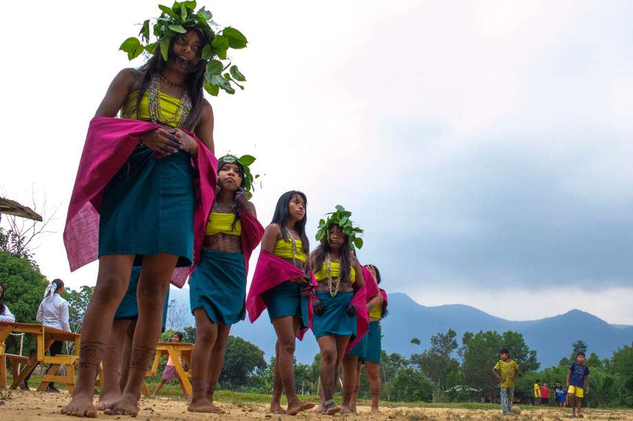 Los indígenas Emberá Katio son la segunda población indígena más numerosa del departamento, son superados por la comunidad Zenú, y le siguen los Emberá, Wayúu y Arhuaco. En su mayoría viven de la agricultura, las artesanías y algunas comunidades se han abierto a las opciones de turismo comunitario.