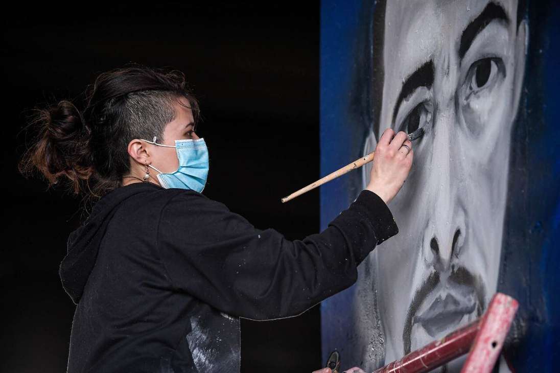 Se trata de una galería en el que se retrataron los rostros de algunas víctimas. Estos, fueron pintados por 26 artistas de barrios populares.