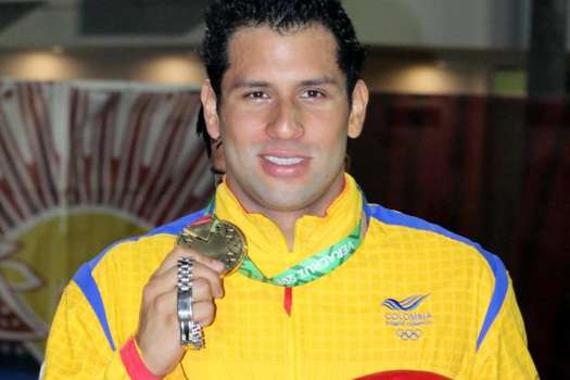 Ómar Pinzón, oro y récord en la natación de los Centroamericanos 