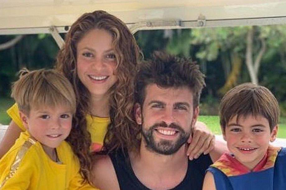 Shakira, el futbolista Gerard Piqué y sus dos hijos Milán y Sasha