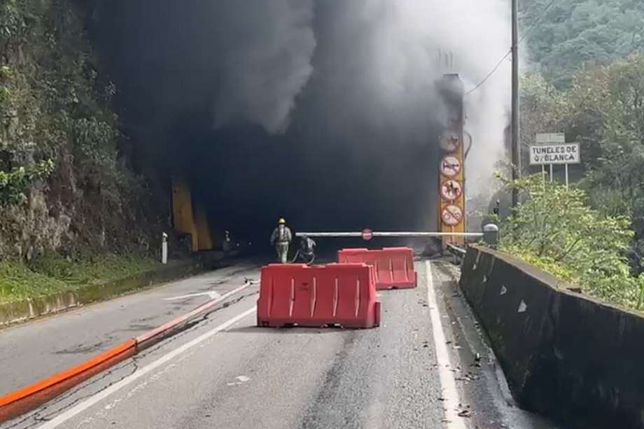 Coviandina dio inicio a un plan de evacuación para despejar el represamiento en la vía, tras el grave accidente en el tunel de Quebrada Blanca.