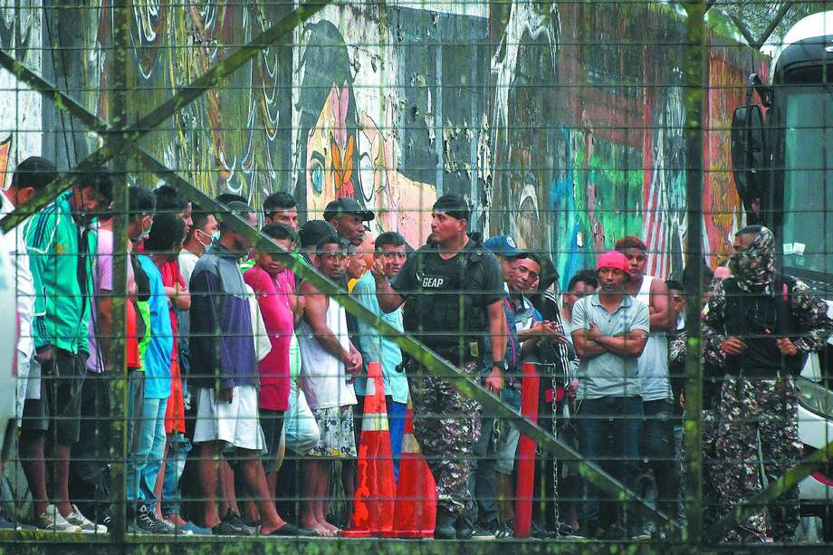 Los reclusos son recapturados luego de escapar de la prisión de Bellavista en Santo Domingo de los Tsachilas, un día después de un motín.