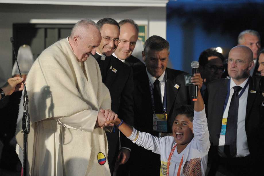 El papa Francisco fue recibido por niños del Idiprón en la Nunciatura Apostólica, en Bogotá. / Gustavo Torrijos - El Espectador