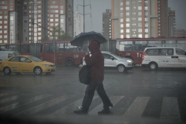 En Bogotá y la sabana se prevén condiciones de lloviznas esporádicas durante la madrugada y mañana, con cielo entre parcial a mayormente nublado. Óscar Pérez