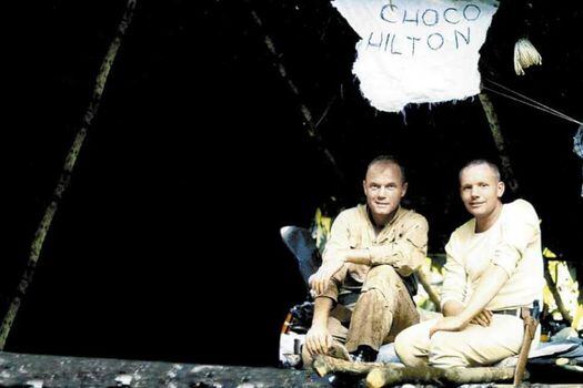 Neil Armstrong y John Glenn en el Chocó en un curso de supervivencia extrema. 
 / Archivo particular. 