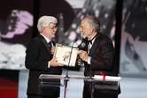 George Lucas recibe la Palma de Oro de Honor de Cannes a manos de su amigo Coppola