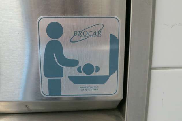 Los nuevos baños públicos de hombres en Nueva York contarán con cambiadores de bebé