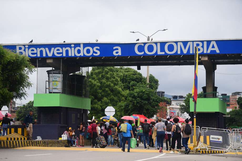 Migrantes en la frontera entre Colombia y Venezuela