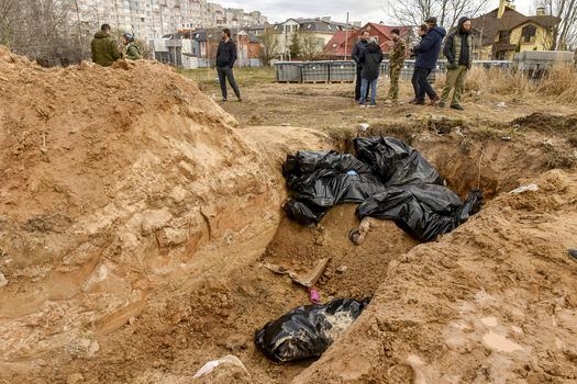 Más de 400 cuerpos han sido hallados en zonas aledañas a Kiev luego de la retirada rusa. 
